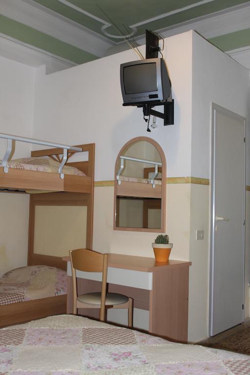 Hotel Ornella リド・ディ・カマイオーレ 部屋 写真