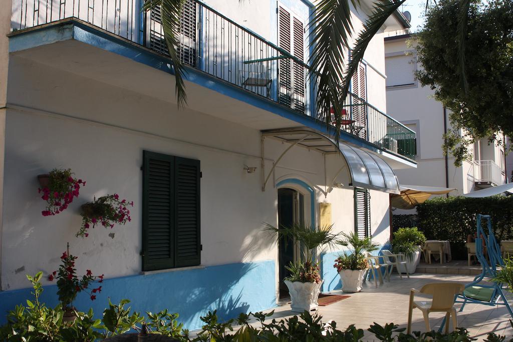 Hotel Ornella リド・ディ・カマイオーレ エクステリア 写真